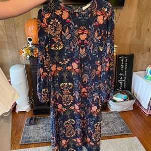 Navy blue dress, little below the knee.